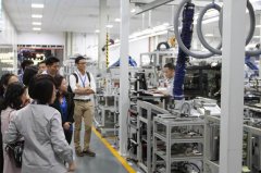 此次C6的车载互联系统依托于对全体交通